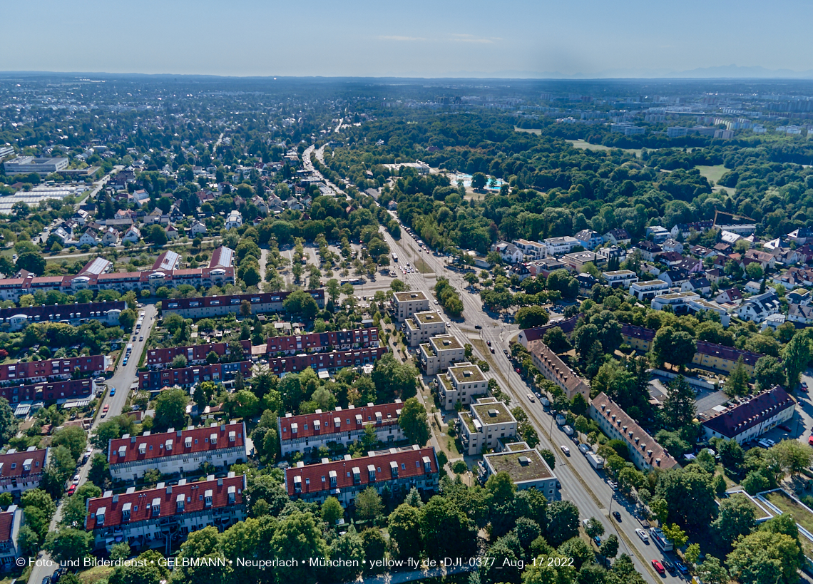 17.08.2022 - Luftbilder von der Baustelle Maikäfersiedlung in Berg am Laim